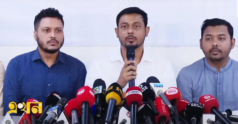 কথা বলেছেন নাসীরুদ্দীন পাটওয়ারী